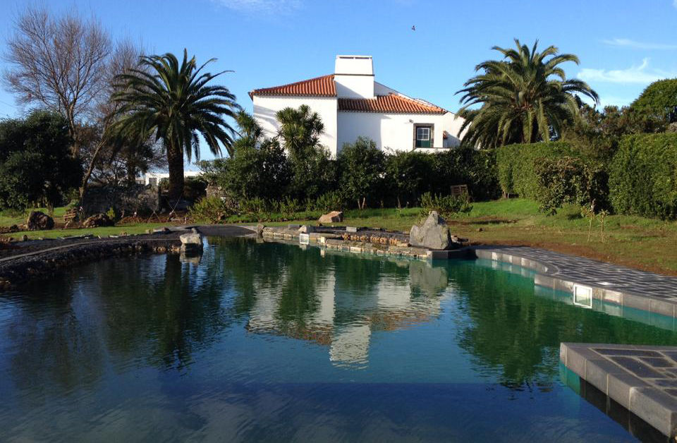 A foto do mês de Março vem da Ilha de São Miguel, Açores, e mostra a primeira piscina biológica construída nas ilhas atlânticas, situada na Quinta do Bom Despacho, em Ponta Delgada.
