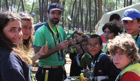 Foto: Junta Regional de Lisboa A finalidade do Escutismo é que a criança ou jovem se desenvolva em autonomia, logo o papel do adulto não pode ser senão o da promoção dessa autonomia, sendo que esta