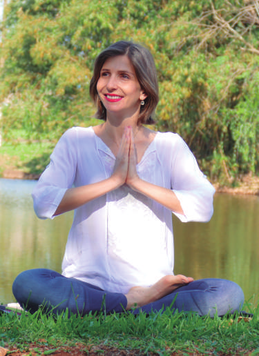 QUEM SOU? Eu sou Amanda Dreher e neste ebook especial eu vou falar sobre os 4 Passos para você começar a praticar meditação agora, conseguir acalmar sua mente e equilibrar suas emoções.