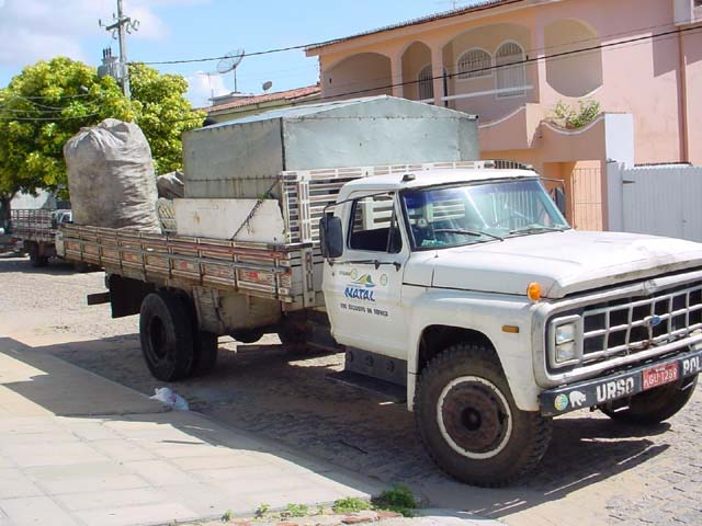 Nesta última etapa as equipes são dimensionadas segundo o tipo da área (residencial ou comercial) e forma de coleta.