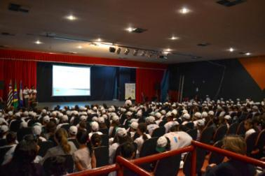 COSMÓPOLIS Patrocínio da ABL-Antibióticos do Brasil e Editora OPET com 1.200 camisetas e 2.