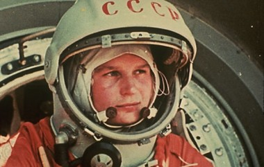 Yuri Gagarin foi o primeiro homem no espaço, em um voo orbital de 1 hora e 48 minutos, a bordo da nave Vostok 1. O voo de Gagarin ocorreu em 12 de Abril de 1961.