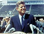 A conquista da Lua Em um famoso discurso de 1961, o então presidente dos Estados Unidos, John F. Kennedy, lançou o desafio de "enviar homens à Lua e retornálos a salvo" antes que a década terminasse.