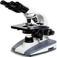 Microscópio composto A próxima figura mostra uma versão usando filmes finos de um microscópio composto.