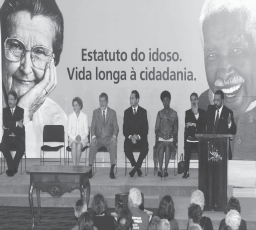 Discurso do senador Paulo Paim na cerimônia em comemoração ao Dia Internacional do Idoso A sanção do Estatuto do Idoso, no dia de hoje, 1º de outubro, Dia Internacional do Idoso, é o coroamento de um