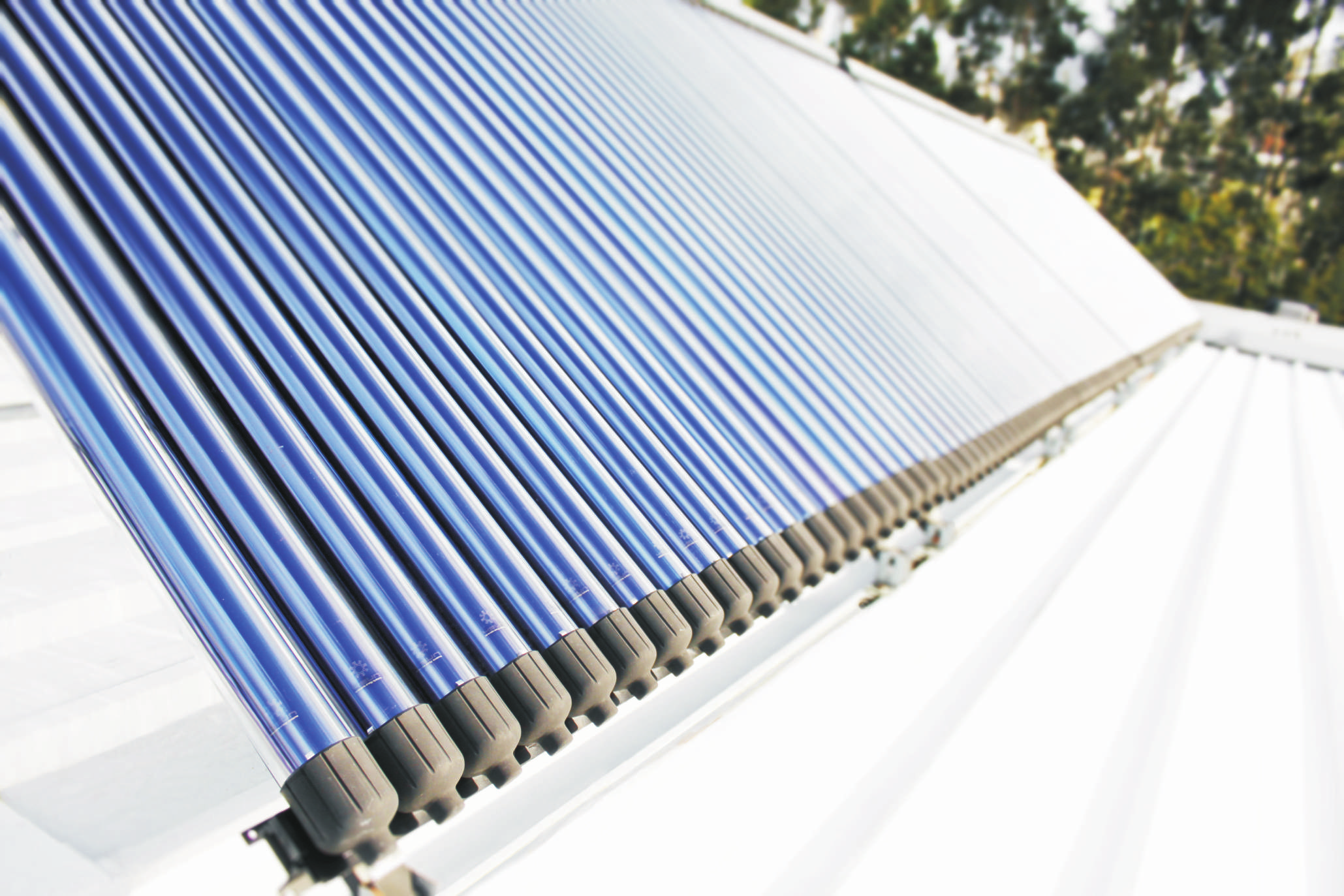 AQUECIMENTO 4SUN eficiência energética industrial benefícios O Sistema Solar Térmico Industrial 4Sun reduz os Consumos Energéticos associados aos processos produtivos tornando a sua empresa mais