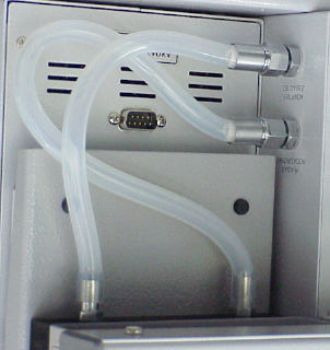 3 - Interligar firmemente a saída de gases do Rotâmetro 1845 com a conexão inferior de ENTRADA do suporte PINOMATIC (Figura 7.