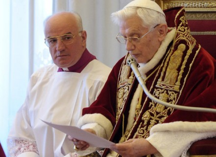A renúncia do papa Bento XVI foi anunciada na manhã do dia 11 de fevereiro de 2013, quando o Vaticano