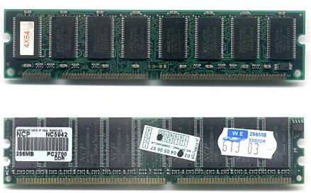DIMM (Dual In-line Memory Module) Dois tipos de DIMM s: um módulo SDR SDRAM de 168