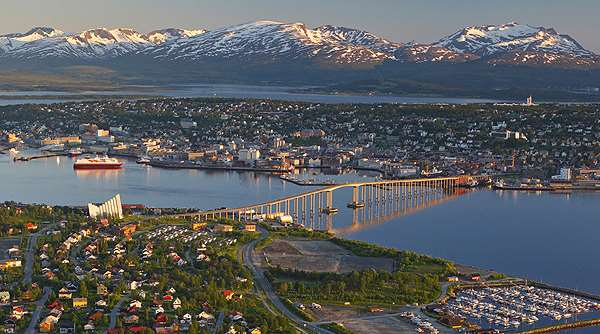 SOL DA MEIA NOITE 2017 MARATONA, MEIA MARATONA &10K 17 de Junho - Tromso - Noruega Entre meados de Maio e meados de Julho, o sol não se põe. São 2 meses de sol!