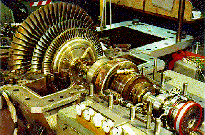 Turbina a Vapor Turbina de Condensação (8,5 MW e 18.000 rpm), vapor T = 100 C a 250 C e p = 0.3 bar a 6 bar, com vazão de 6 t/h a 64 t/h. Funcionamento Geral Escoam.