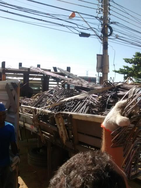 caminhão de aço Rua Rui Frazao Soares,