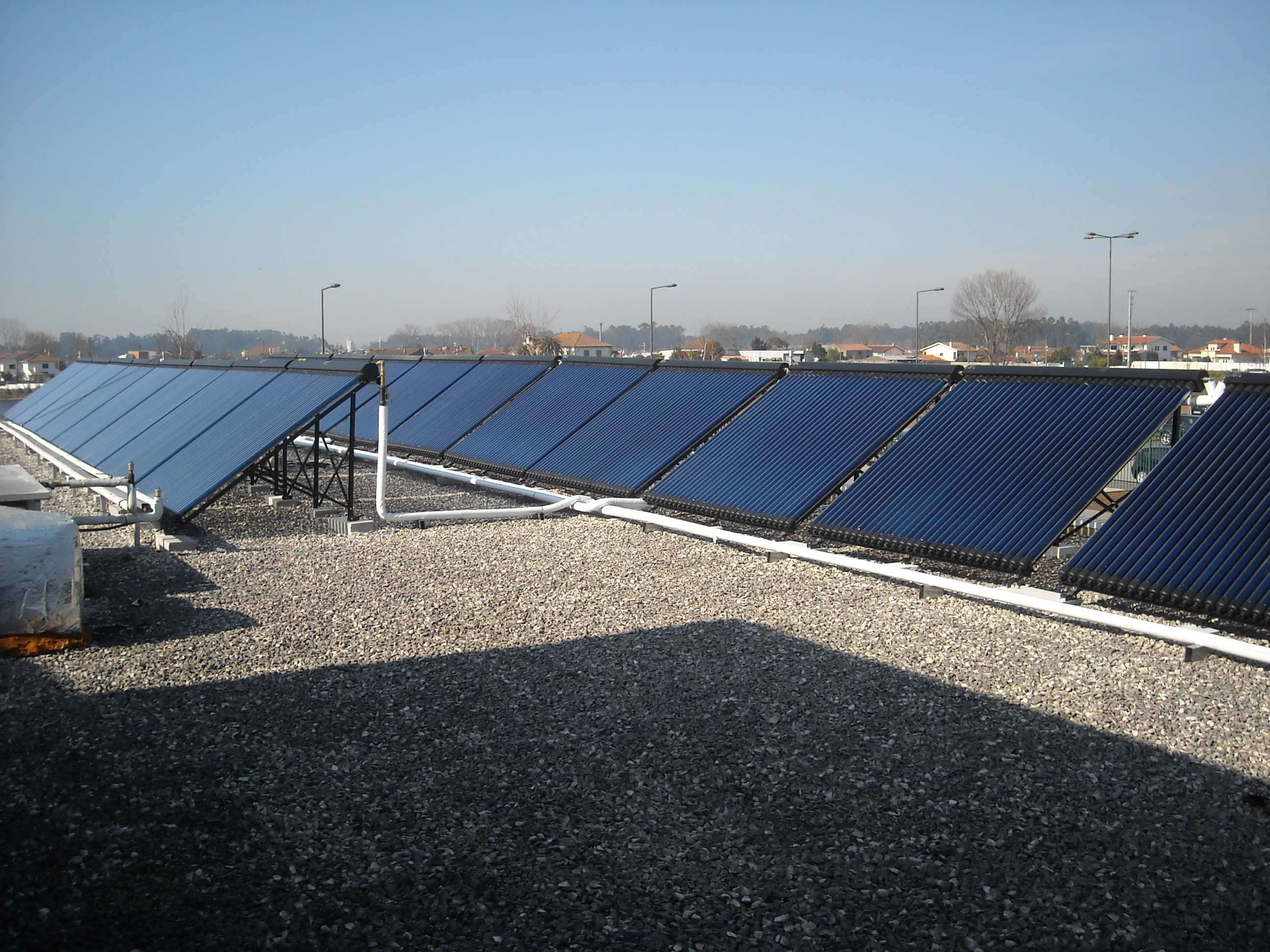 - Colectores solares Sinuta4Sun. - Produção anual de cerca de 75000kWh.