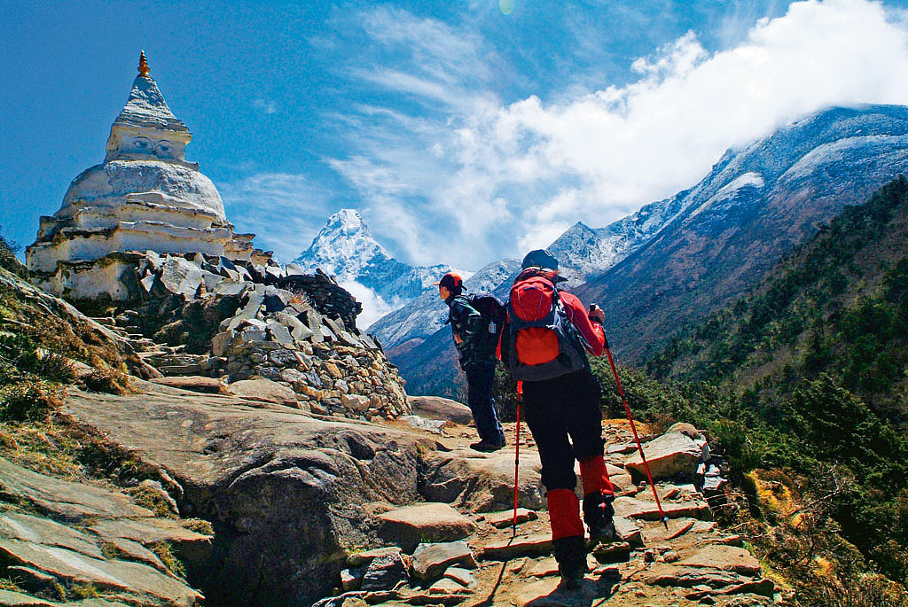 DIA 9: ACLIMATAÇÃO EM DINGBOCHE 12/09 Dia livre para descanso e aclimatação. É possível fazer uma caminhada até o mirador dos Himalayas. Pernoite no Family Lodge.