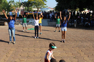 ITAPURANGA-GO Dia 17 - Durante a vigília, Cleise e Eloenia (postulantes), Suzanne (noviça), Lenice (aspirante), Ir. Solange, Ir. Cristina, Ir. Maria da Paz, Ir. Lilian, Ir. Daynne, Ir. Julieta, Pe.