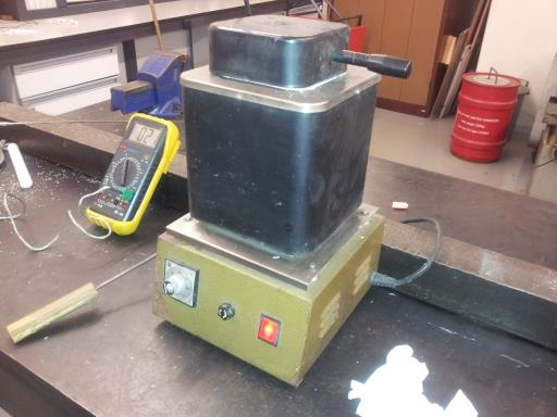 Trabalho Prático: Fusão e Vazamento do Estanho Instrumentos a utilizar: forno de ourives (com cadinho de grafite), termopar, tenaz, molde