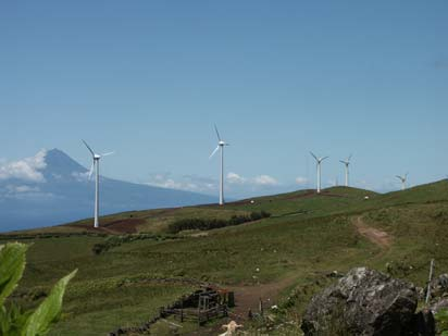 Energia Eólica Portugal Objectivo 2010 (12) Energia Eólica Em 2010, 39% (45%) da electricidade consumida deverá ter proveniência renovável