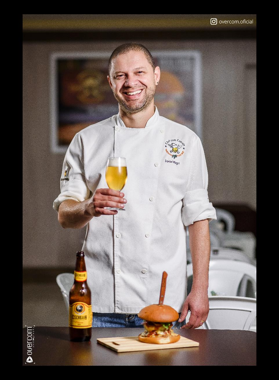 Daniel Magri Chef de cozinha desde 2007, possui um vasto conhecimento em culinária Ítalo Francesa, Brasileira e Cozinha de Boteco. Teve experiências no D.O.