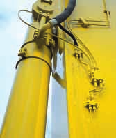Intervalos prolongados para a mudança do óleo hidráulico A introdução de um novo filtro híbrido aumentou o intervalo da mudança do filtro para 500 horas e o óleo