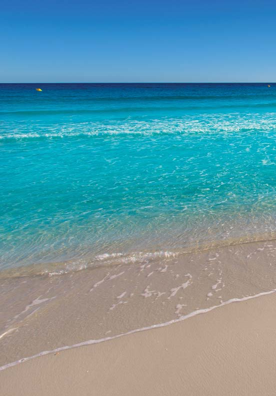 Menorca, a segunda maior ilha do arquipélago das Baleares, fica no Mediterrâneo ocidental, a leste de Espanha continental e a