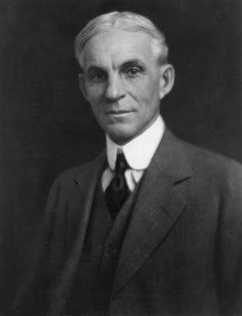 A Administração como Ciência Fordismo Henry Ford aperfeiçoou o sistema de linhas de montagem e popularizou os automóveis na década de 1910.