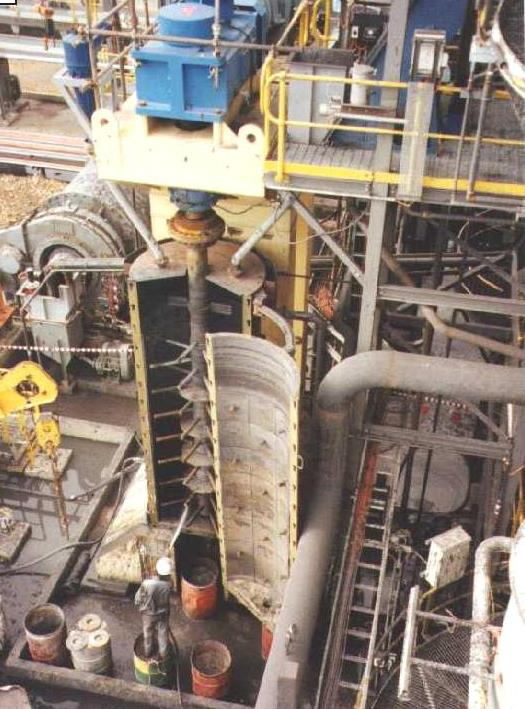 77 obtido é de até 10 m (HALL; LIDDELL, 2001). Comercialmente, existem diversos fabricantes para este moinho, que utilizam nomes comerciais próprios, como Ani- Metprotech Stirred Mill e Draiswerke.