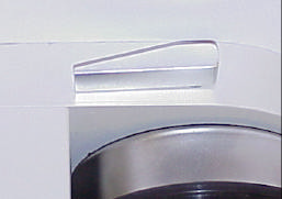 6.8.3 Canister O canister constitui-se no recipiente para a cal sodada do SIVA. Possui a parede transparente para permitir a visualização da cor da cal sodada em seu interior.