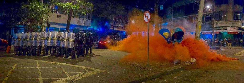 Apesar da clara violação do direito constitucional à manifestação, decidimos não abandonar a ideia de fazer o ato.