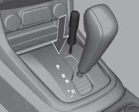 Se a bateria estiver descarregada, dê a partida no veículo usando cabos auxiliares, consulte Partida do Motor com Cabos Auxiliares na página 10-56.