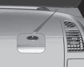 Black plate (11,1) Chaves, portas e vidros 2-11 LED de Status O LED de Status está integrado ao sensor na parte superior do painel de instrumentos.