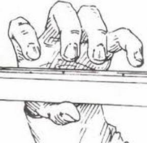 8 2- Posição dos dedos nas cordas: Todos os dedos deverão ficar quase que em pé e somente a 1ª falange que ficará em cima das notas nas cordas e nunca deitados nelas, assim também o polegar deverá