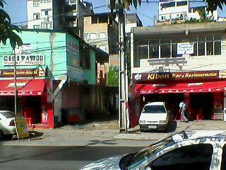 Imagem 4: CIBITATTO O KIBON BAR E RESTAURANTE MERCADINHO ATUAL Av. Vale do Tororó, Salvador, Bahia, 3 de julho de 2013. Foto: Arthur Vargens. d) Imagine que você é o fotógrafo que tirou essa foto.