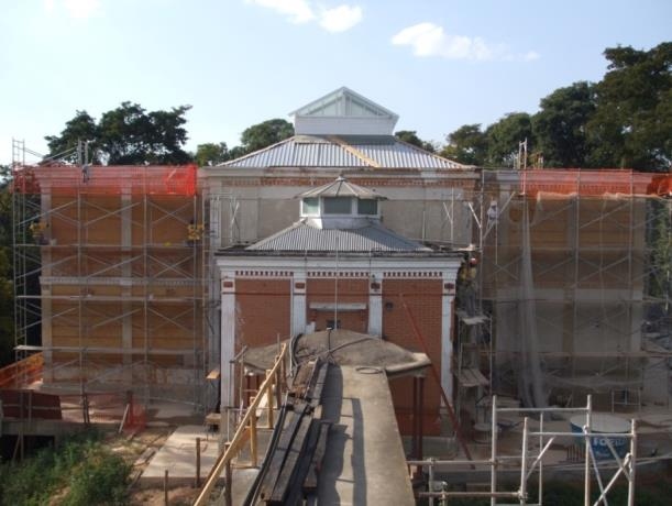 interior das mesmas, em cômodos que abrigam, desde o período de início das obras, o acervo de obras de arte do Museu (PERMEAR, 2010).