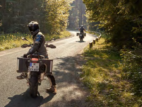 Esponjas para a cabeça e para as faces laváveis. Agora disponível também com a decoração GS Trophy. Fato Rallye Para os motociclistas de enduro que não temem as condições meteorológicas.