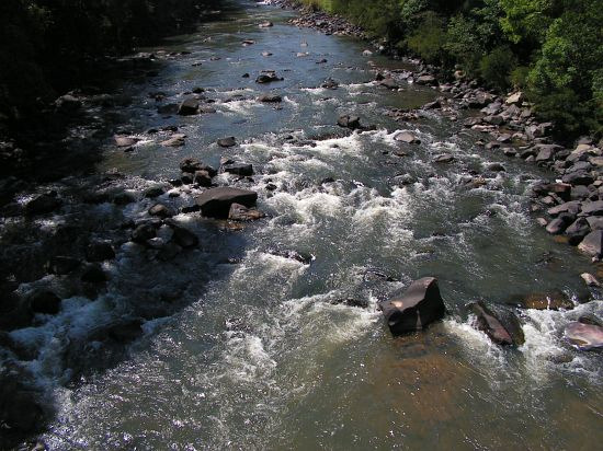Foi construída no rio Rauen, aproveitando a queda d água de 65 metros da cachoeira do