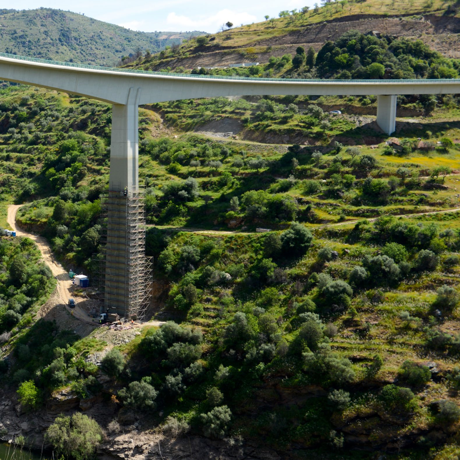 BASF Em Portugal Para proteger a estrutura de betão da ponte em