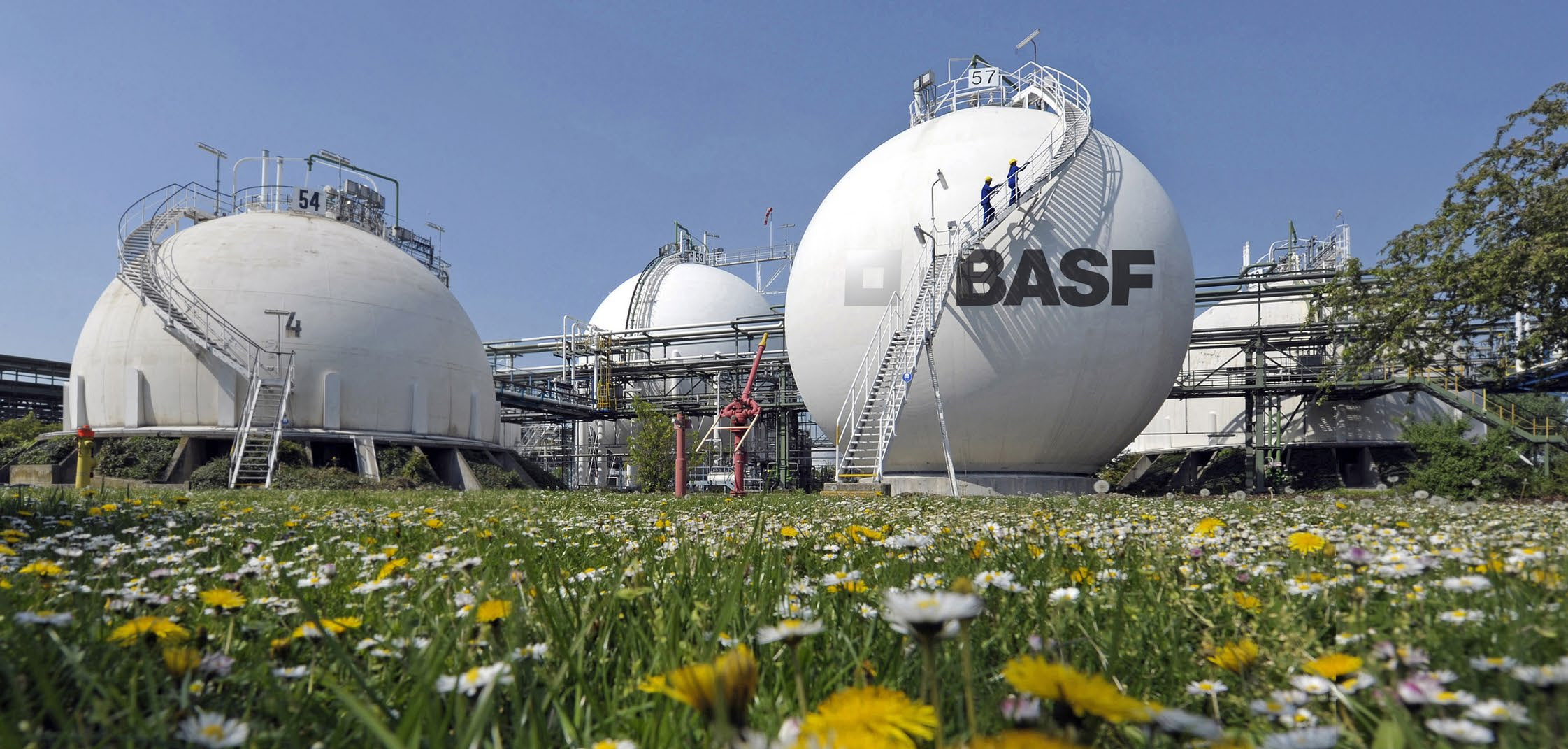 Dados genéricos Centro de produção de Ludwigshafen (Alemanha), sede central da BASF Na BASF, criamos química para um futuro sustentável.