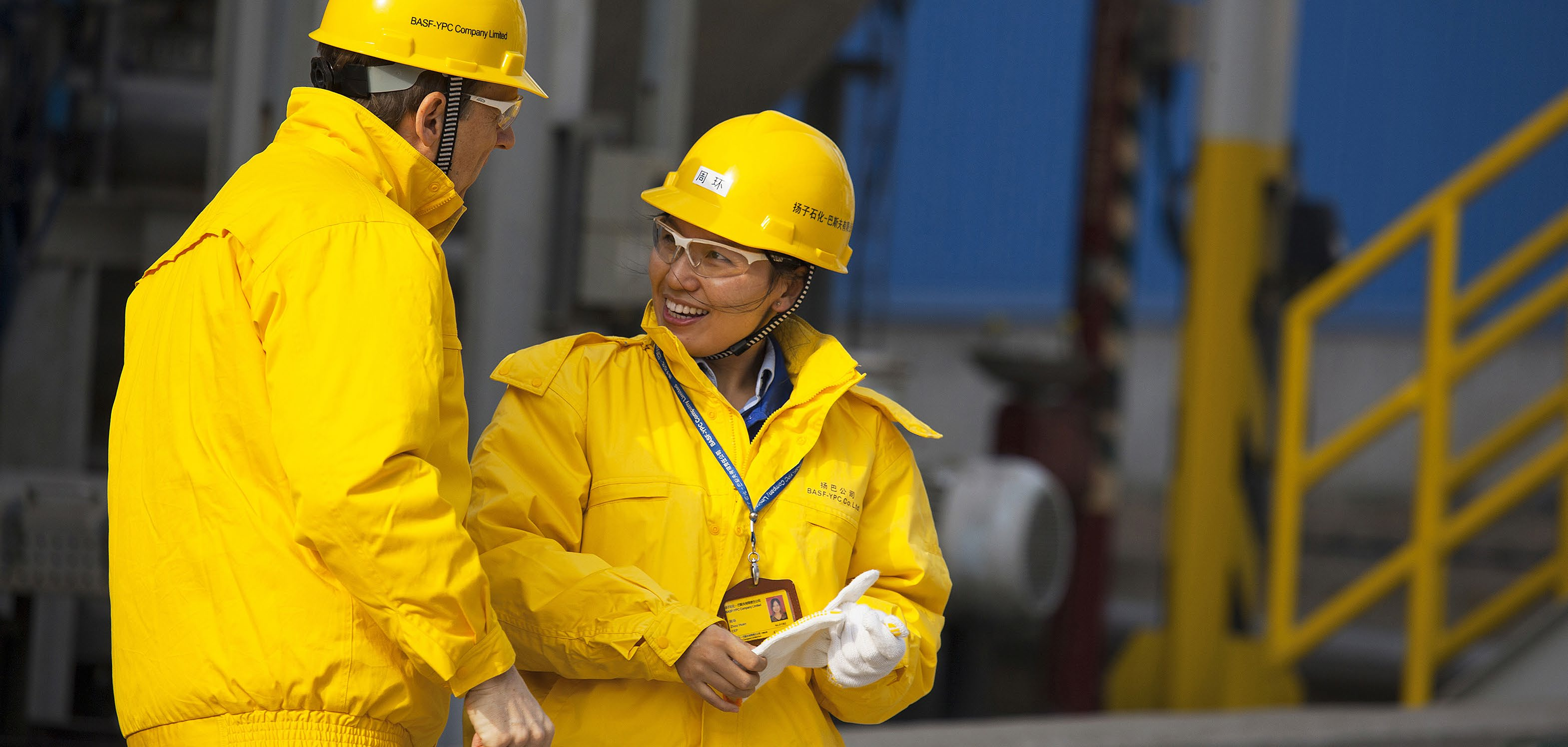 Por segmentos Colaboradores da BASF YPC no centro de produção de Nanjing (China) Vendas por segmentos 2015 (milhões de ) 1 Chemicals 14.670 2 Performance Products 15.