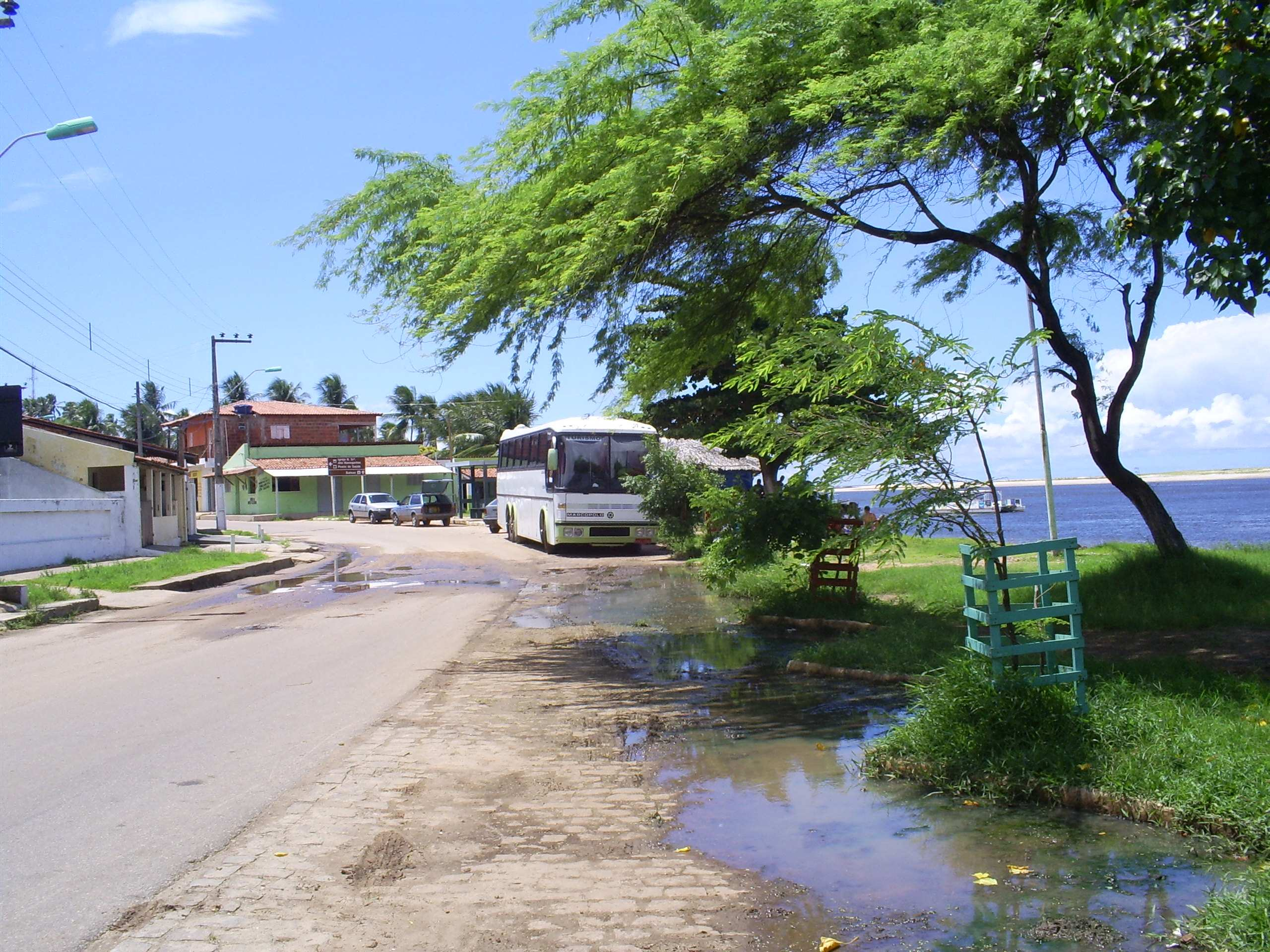 RESULTADOS E DISCUSSÕES Foram entrevistadas 15 pessoas da região costeira de Barra do Cunhaú sobre as condições de saneamento básico na área citada, onde foi possível perceber durante a entrevista