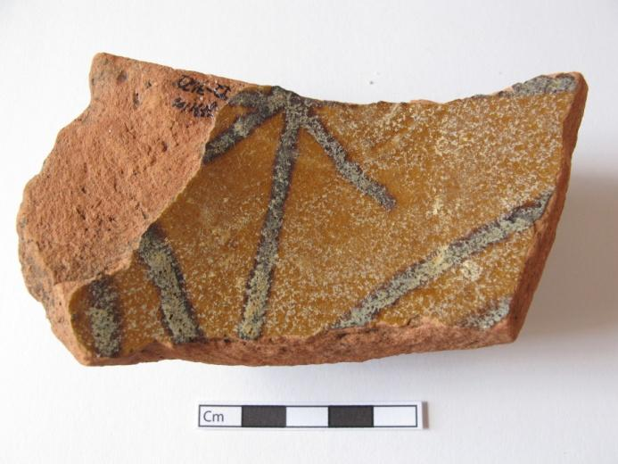 741 JFM/06-22-3122 TAÇA Fragmento de base anelar e fundo de uma taça de cerâmica vidrada