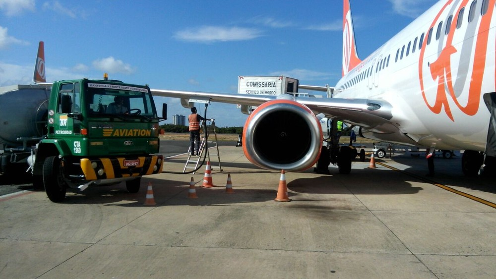 As companhias aéreas brasileiras demitiram desde o início de 2016 mais de 600 mecânicos de manutenção preventiva de aviões que ficam nas pistas dos aeroportos, segundo o Sindicato Nacional dos