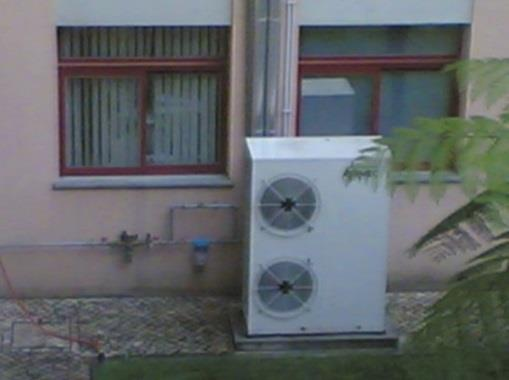 Otimização do sistema AVAC e conforto térmico (3/4) Eficiência energética Serviço de Manutenção Exemplos de ações a desenvolver: Realização da manutenção aos filtros dos sistemas de tratamento de ar,