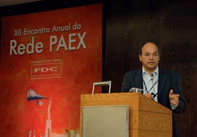 Dinâmica de Funcionamento do PAEX Quatrocentas horas por ano de atividades para as empresas.