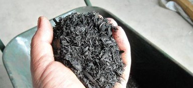 BIOCHAR Na literatura científica se encontra as seguintes vantagens da aplicação de biochar no solo: