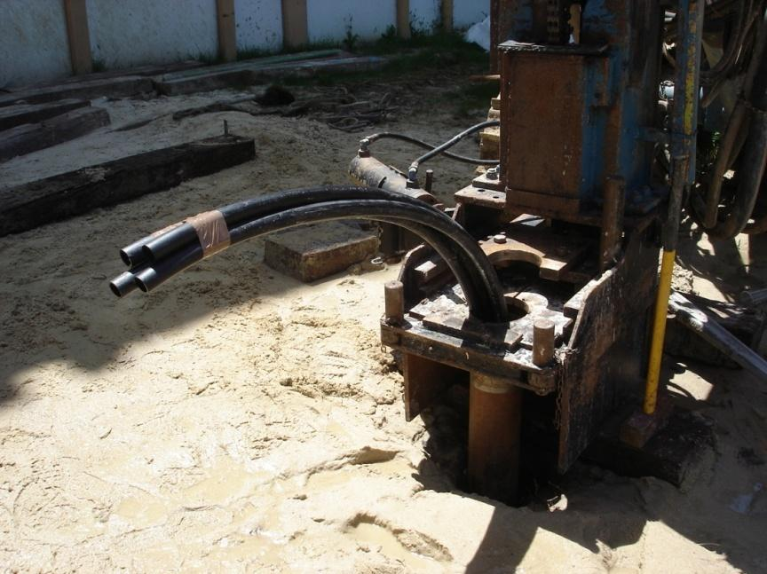 Circuito primário de água: o Captação geotérmica: furos, captação horizontal; o Permutadores de calor enterrados