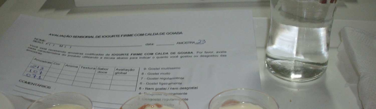 As amostras codificadas com três dígitos foram apresentadas em bandejas contendo água, biscoito e colheres (figura3), solicitando aos provadores para