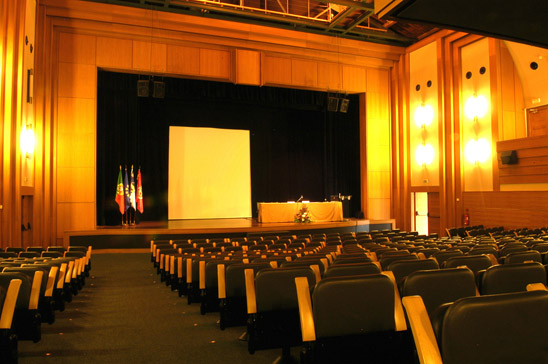 Sexta-Feira, dia 25 de Fevereiro de 2011 A 26 e 27 de Fevereiro: Auditório do Ramo Grande abre as portas ao Carnaval Sénior O Auditório do Ramo Grande, na Praia da Vitória, recebe as danças e