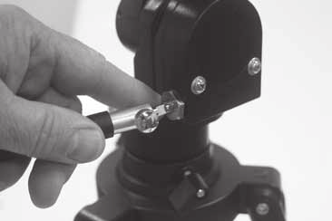 Insira a ocular de 26 mm no diagonal, podendo então ajustar o foco com a roda do tubo de extração.