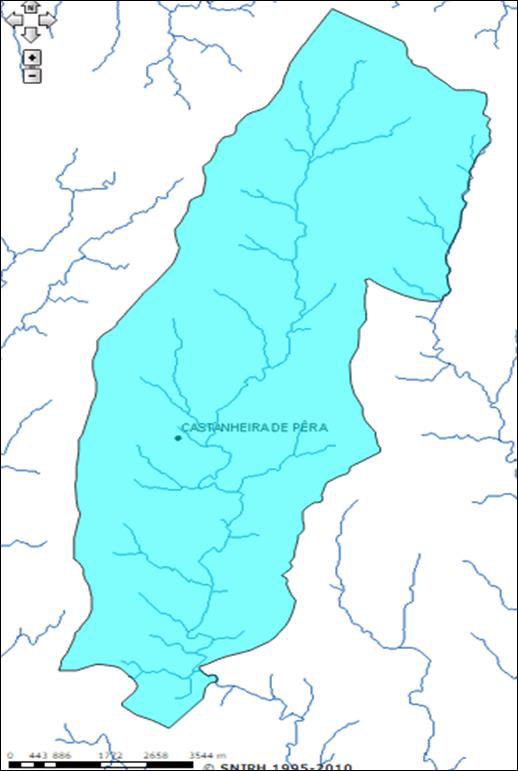 A ribeira de Pera com uma extensão de 21,5 km, é alimentada por um conjunto vasto de pequenas linhas de água, de entre as quais se destacam as ribeiras do Cavalete, Coentral Grande e das Quelhas.