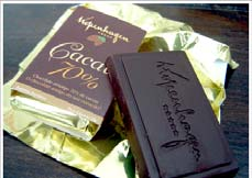 Outros aspectos Quantidade de chocolate necessária para obter tais efeitos varia de 30 a 100 g por dia, dependo da quantidade de flavonóides contida